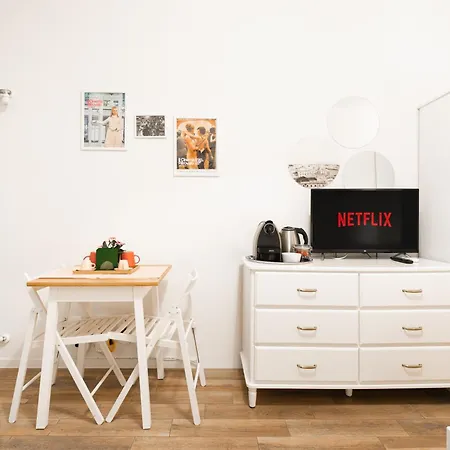 Minerva, Elegant In The Center