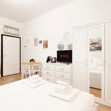 Minerva, Elegant In The Center