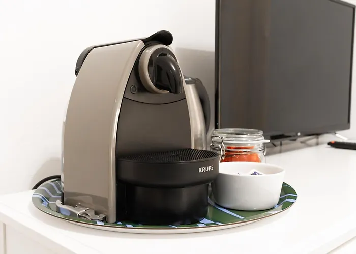 Minerva, Elegant In The Center *