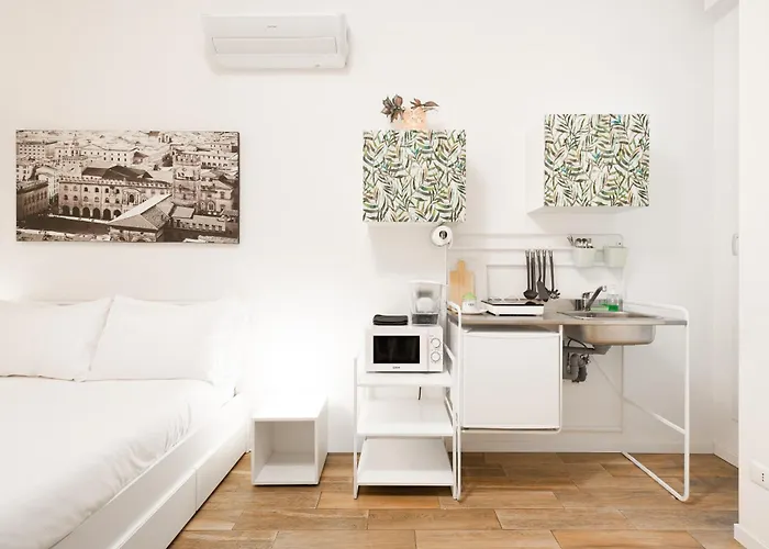 Minerva, Elegant In The Center