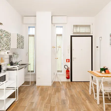 Minerva, Elegant In The Center בולוניה