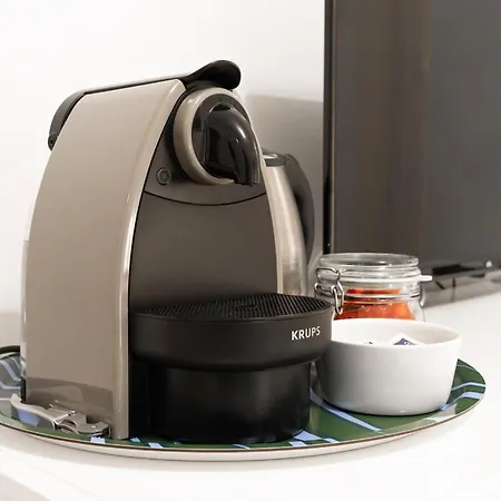 Minerva, Elegant In The Center *