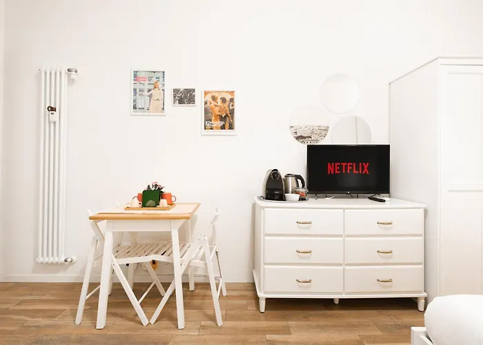 Minerva, Elegant In The Center