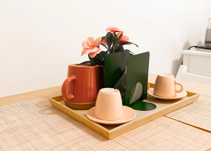 Minerva, Elegant In The Center *